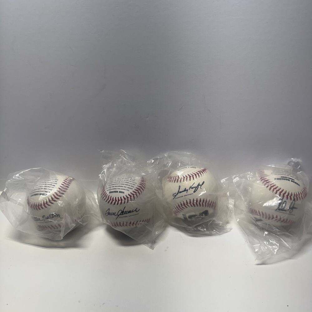 LOT SEAVER RYAN CARLTON KOUFAX BLACK WHITE FOTOBALL FACSIMILE SIGNATURE BASEBALL